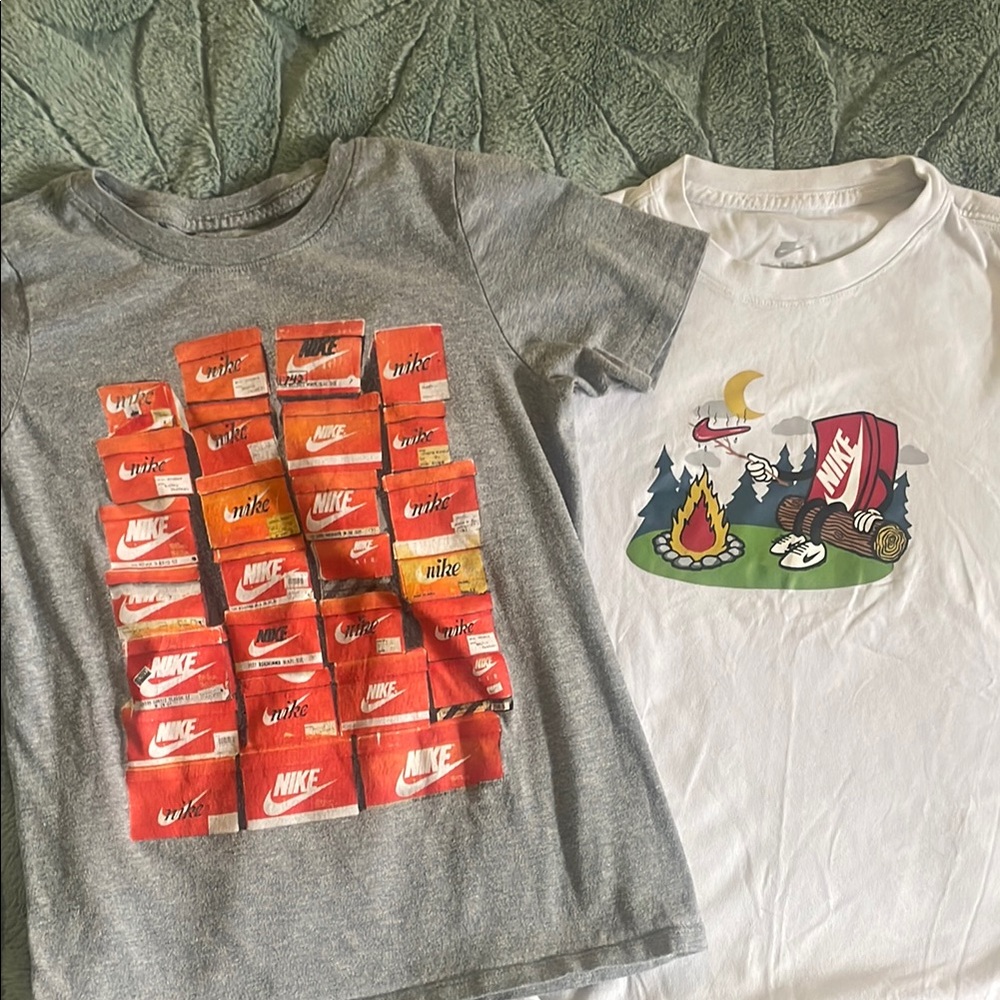 Nike Gray and Red Short Sleeve Tees